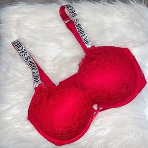 Victoria’s Secret bombshell bra